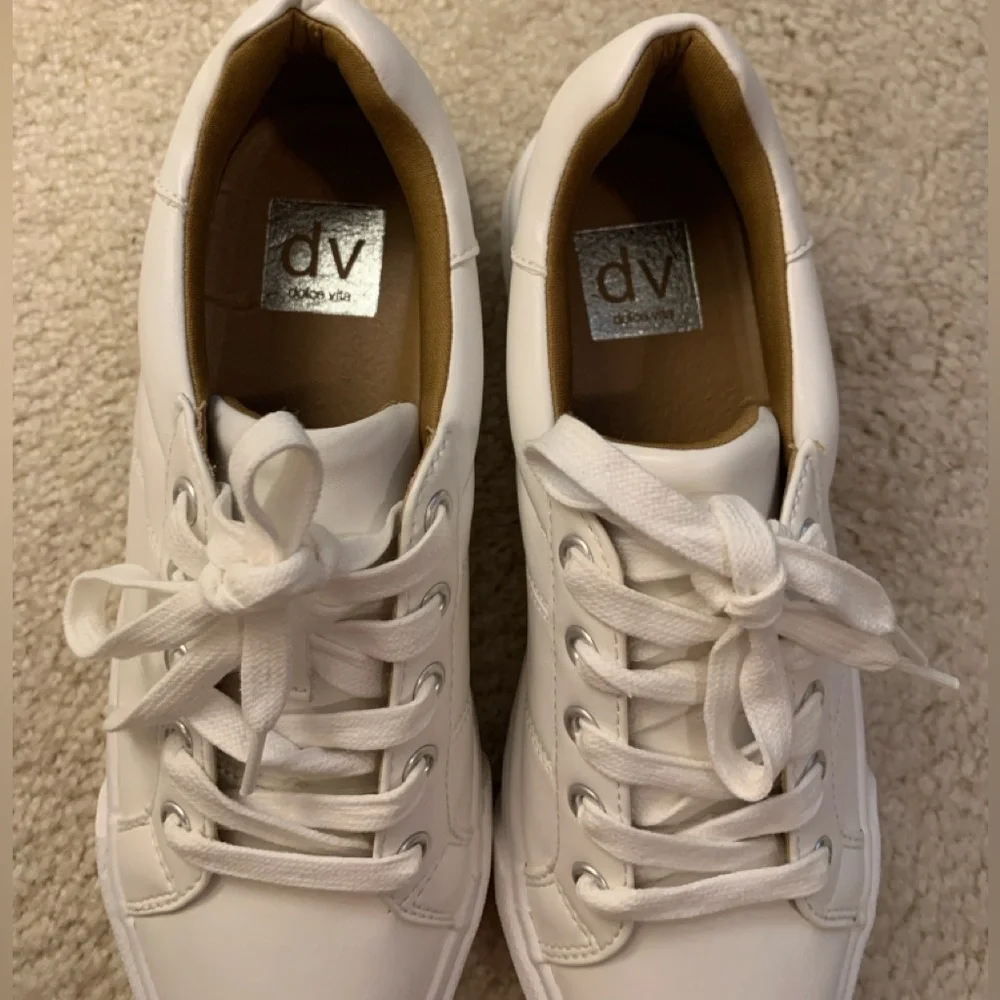NWOB DV by Dolce Vita White Sneakers - Picture 3 of 9